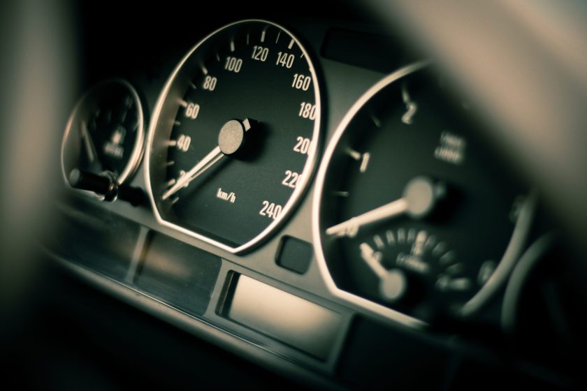 Spritverbrauch Geschwindigkeit - so lässt sich Benzin sparen -