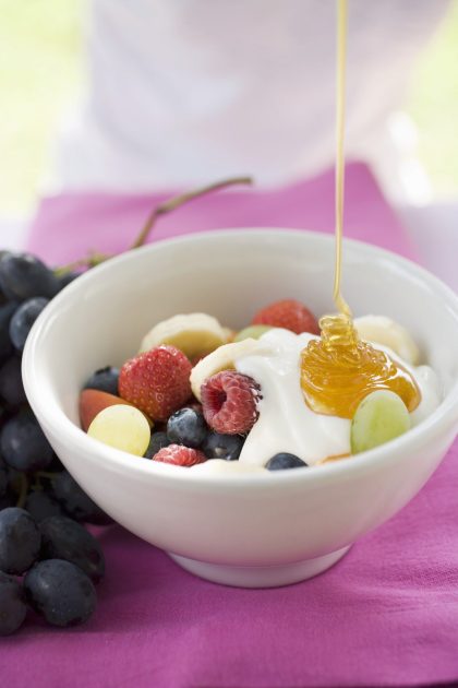 Rezept: Obstsalat mit Joghurt und Honig -