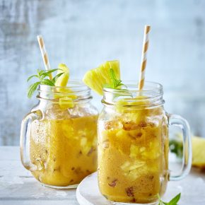 Sommer-Cocktail gegen die Sommer-Erkältung - Spicy Mango-Ananas-Flip -