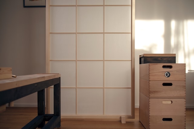 Ruhe, Komfort und Harmonie: asiatisches Design in die Wohnung zu integrieren -